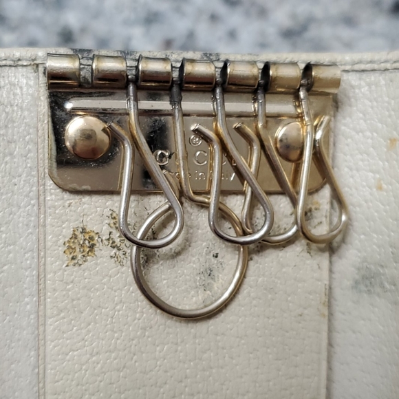Authentic Gucci Monogram Key Holder - Picture 9 of 9